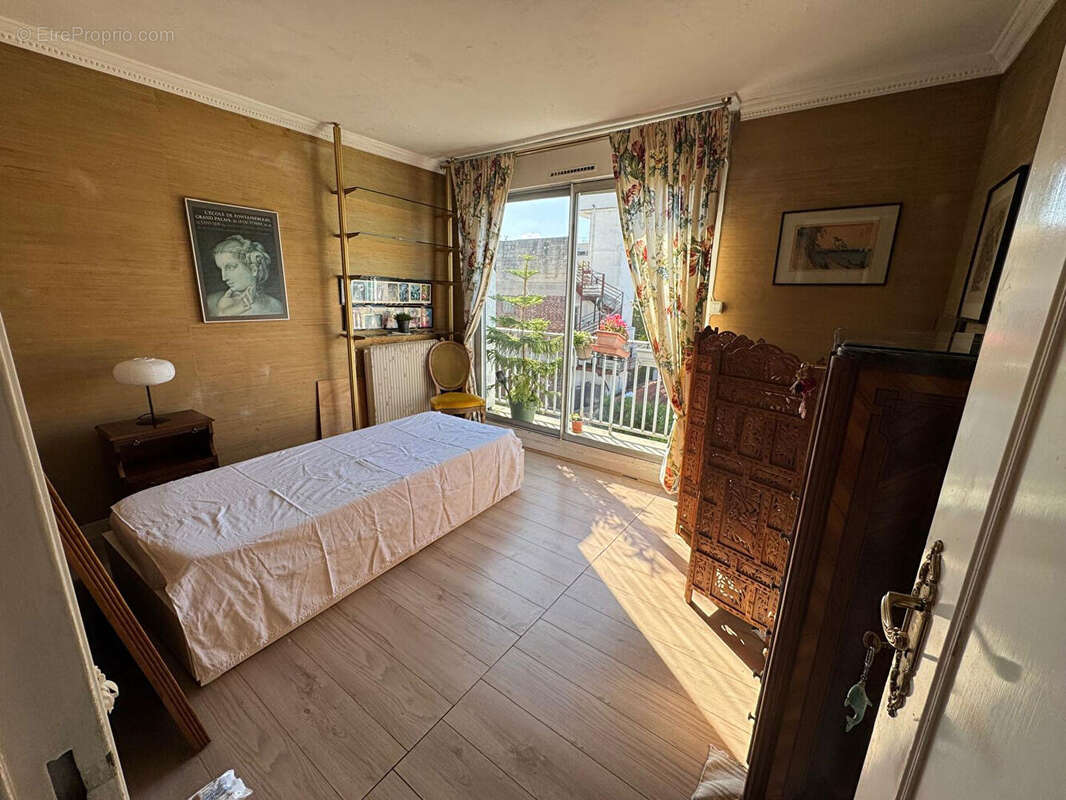 Appartement à COURBEVOIE