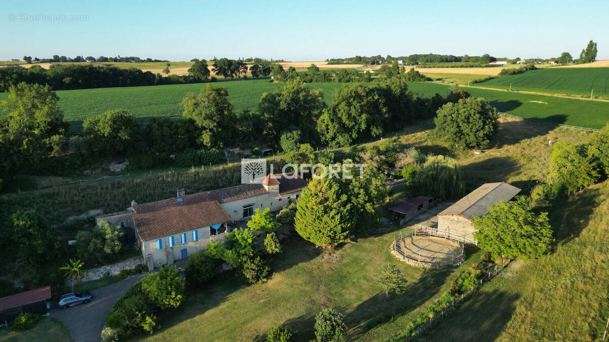 Maison à MONCRABEAU