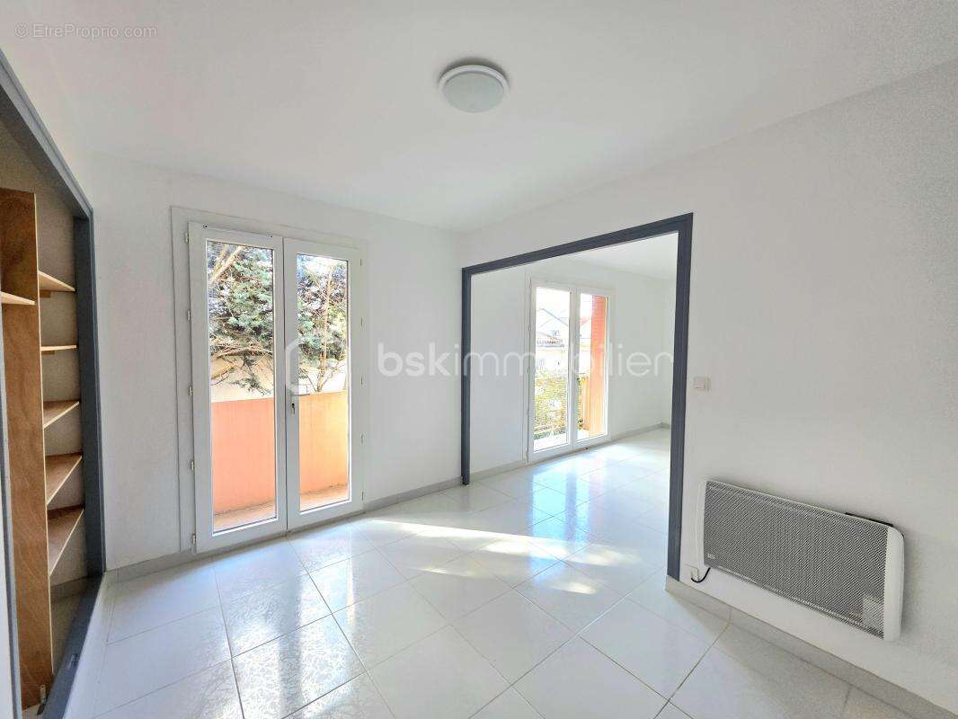 Appartement à VALREAS