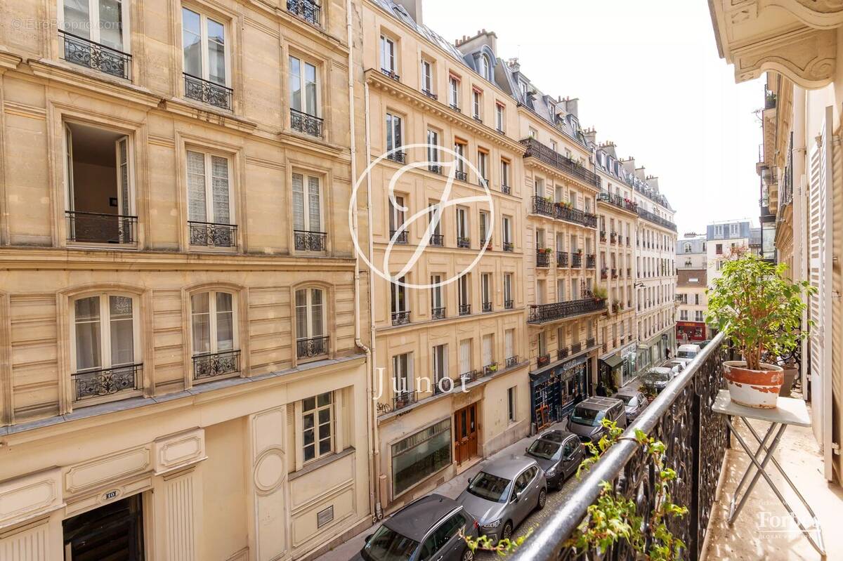 Appartement à PARIS-18E