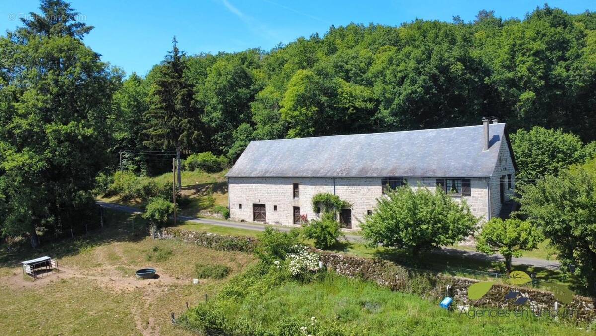 Maison à SAINT-HILAIRE-LES-COURBES