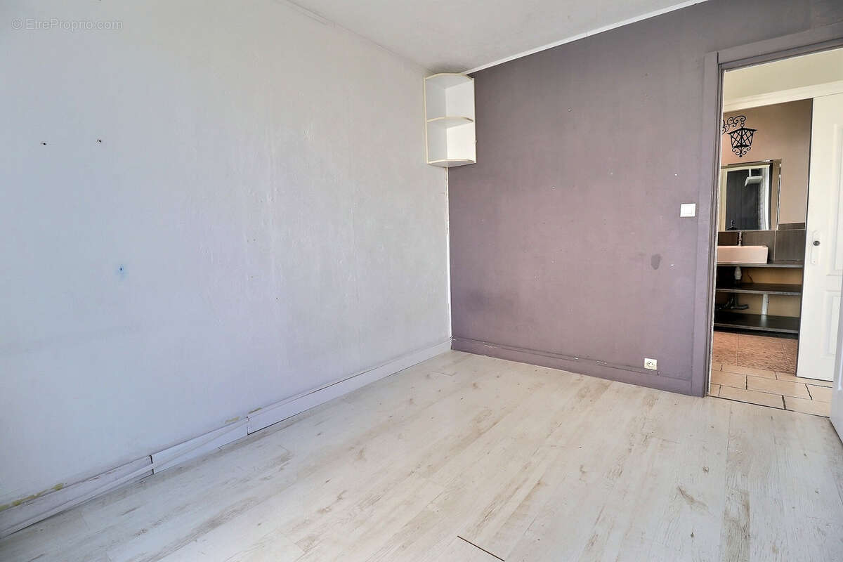 Appartement à MARSEILLE-4E