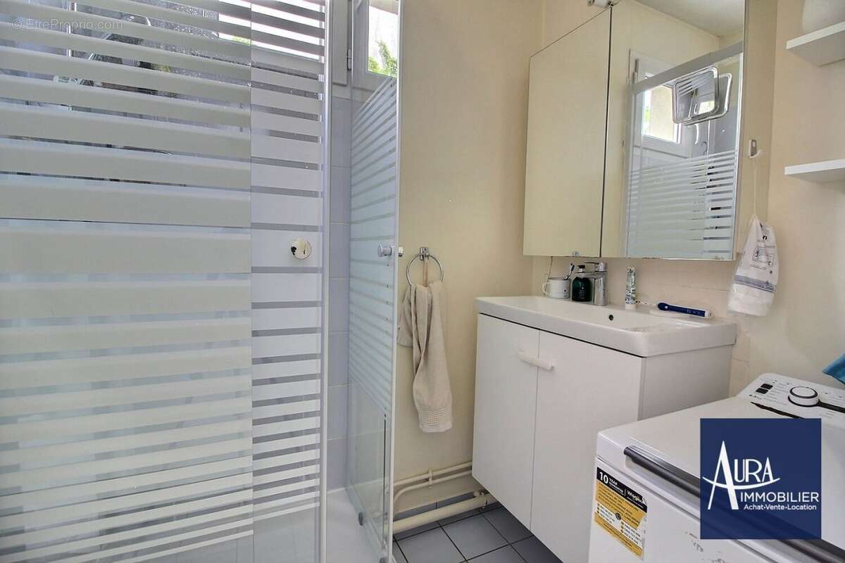 0_0013 - Appartement à LES LILAS