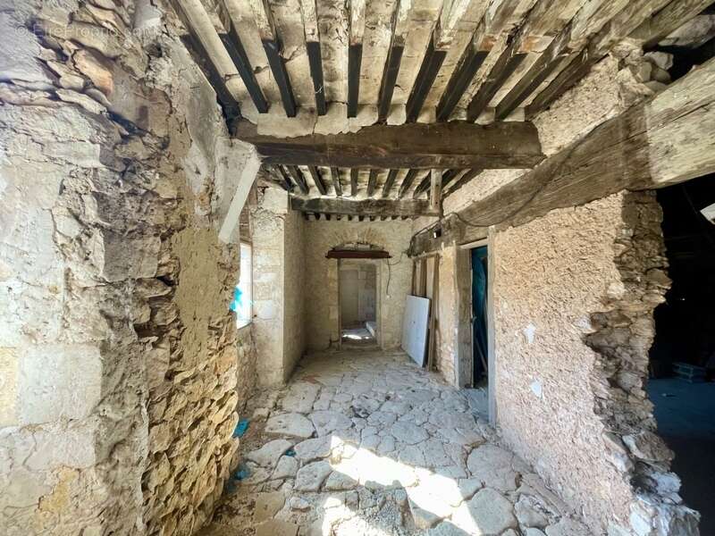 Maison à LAGARDE-D'APT