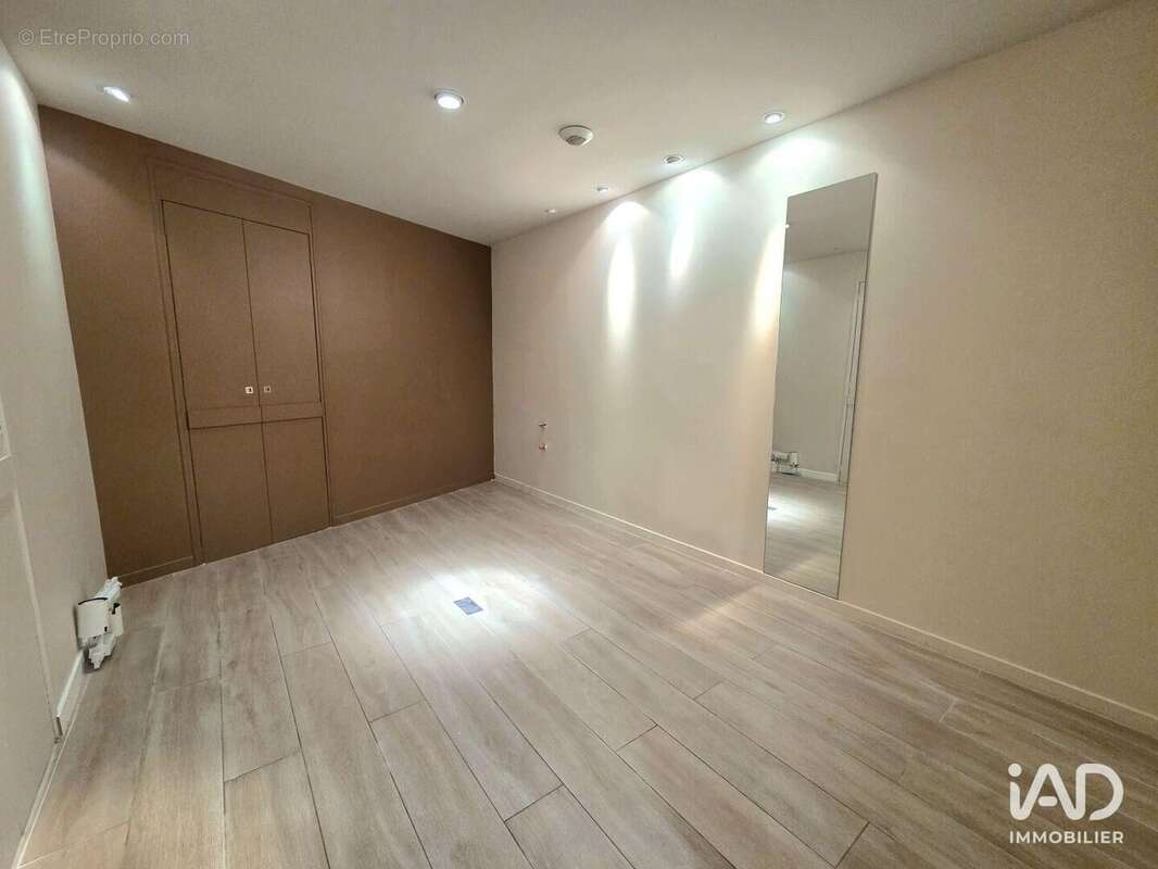 Photo 9 - Commerce à BAGNOLS-SUR-CEZE