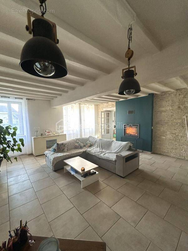 Maison à SAINT-CYR-LES-COLONS