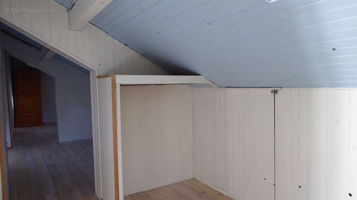 Maison contemporaine 200 m² avec T3 indépendant, piscine, terrain 1300 m²  proche lac  sans vis-à-vis  fort potentiel - photo 15