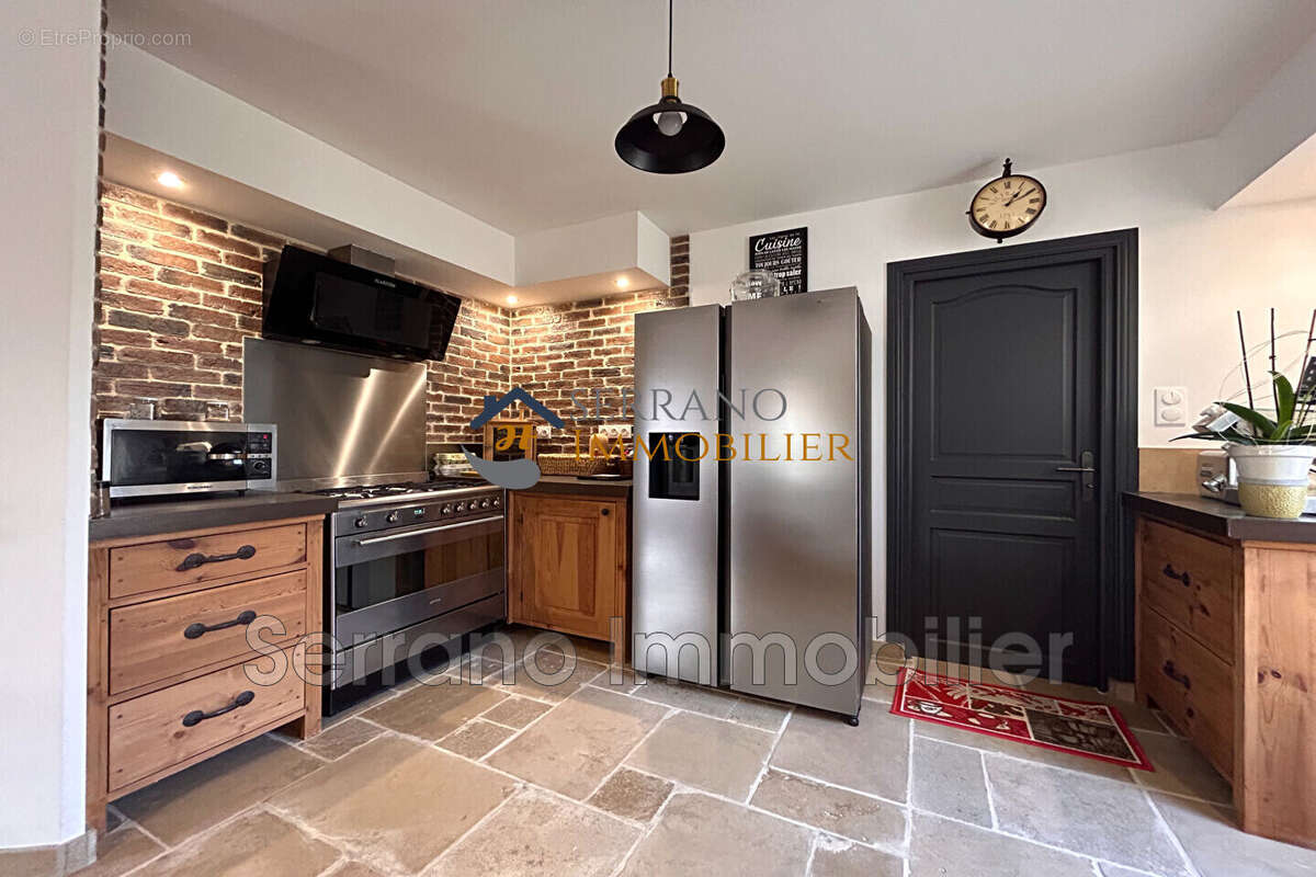 Maison 165 m² à Montfrin  - photo 5