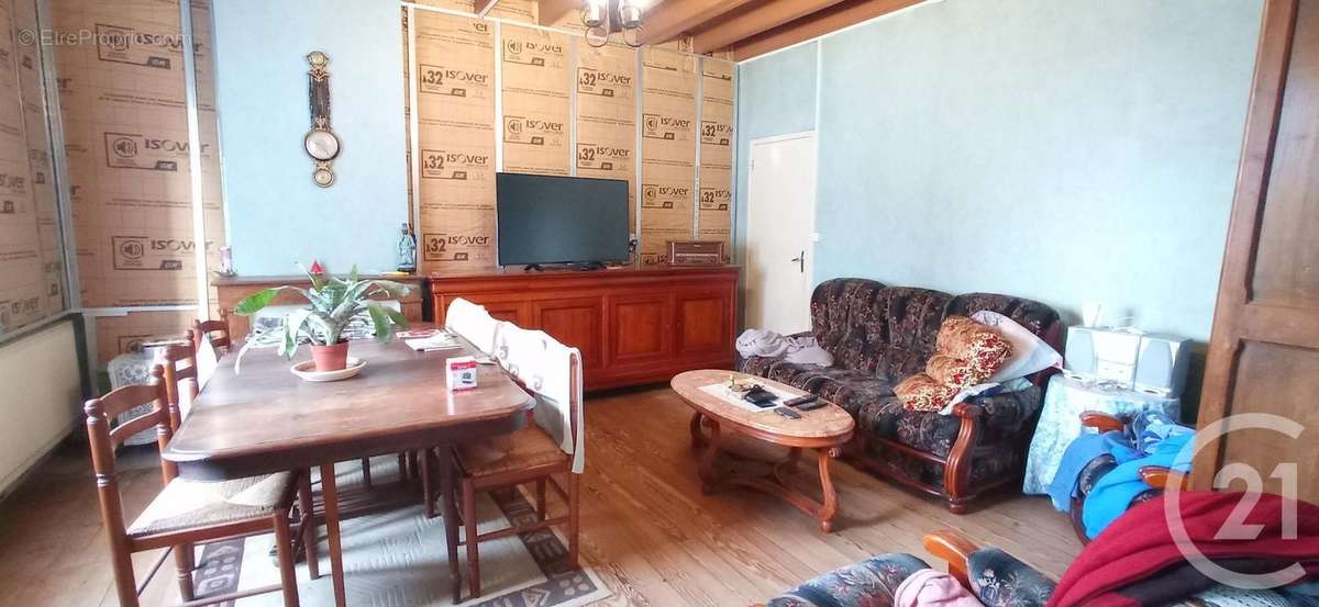 Maison à LES PEINTURES