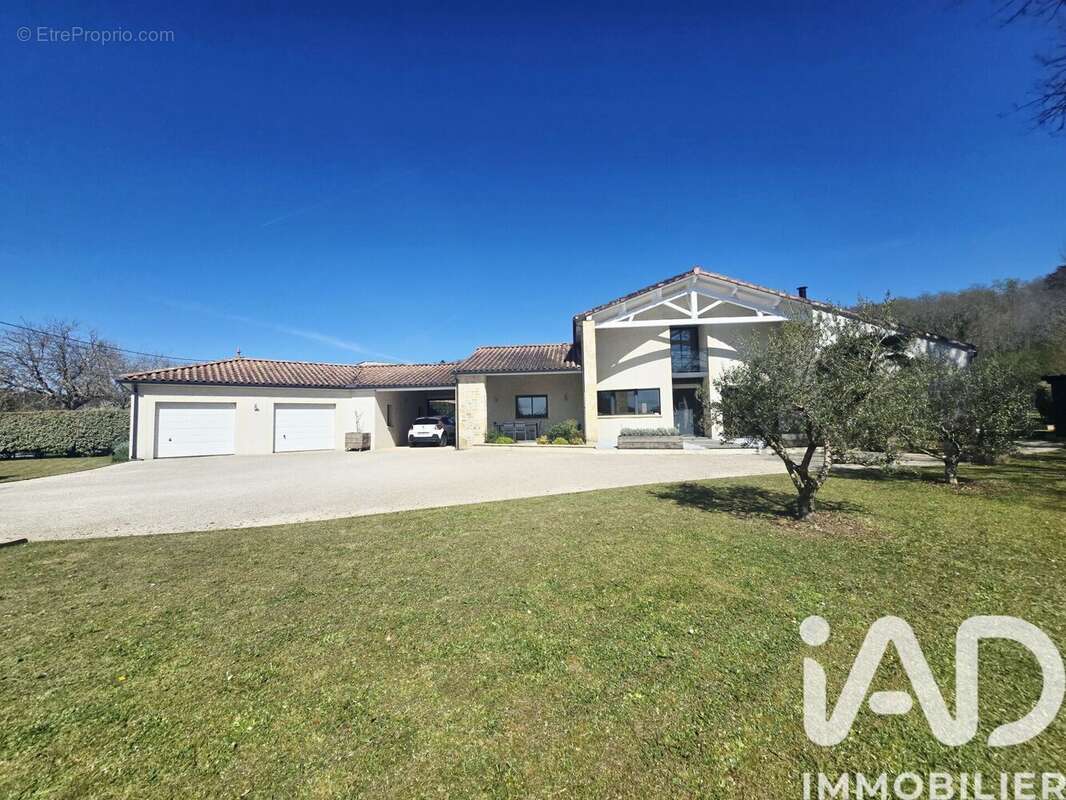 Maison 207 m² à Prayssac  - photo 4