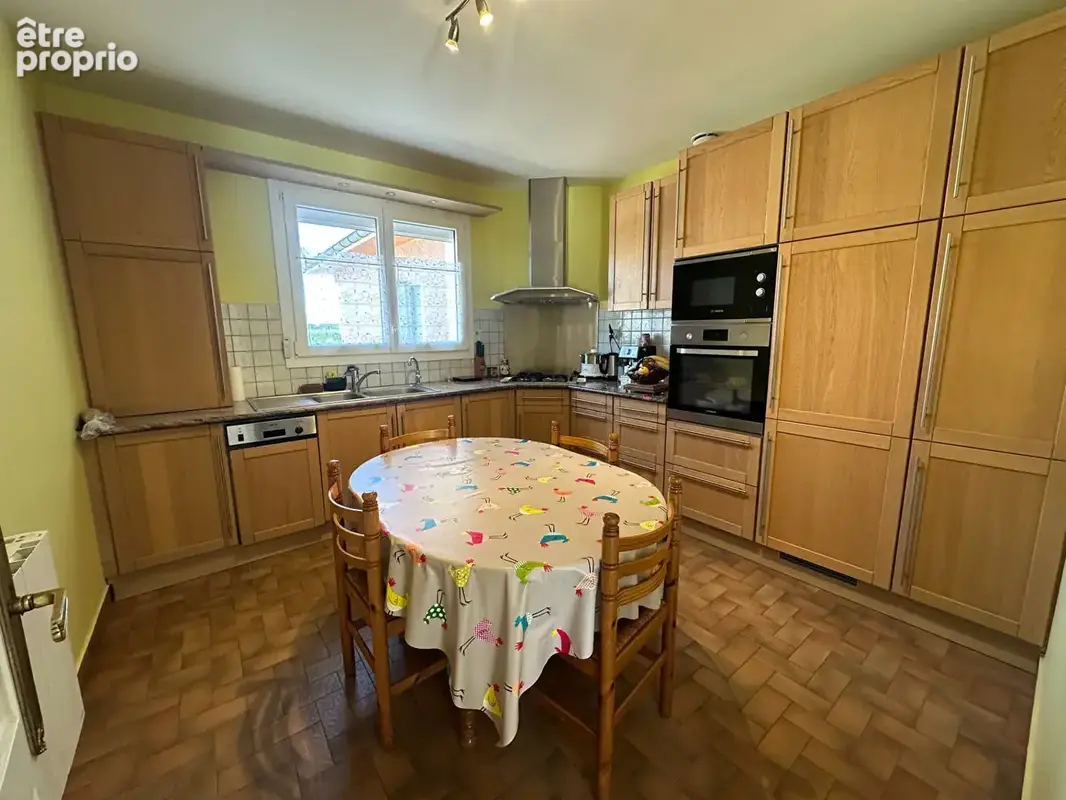 Grézieu-la-varenne - 142 m² - 3/4 chambres -terrain 1 500 m²  - tout à pied - photo 5