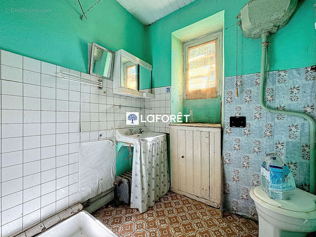 Maison à SAINTE-GENEVIEVE-SUR-ARGENCE