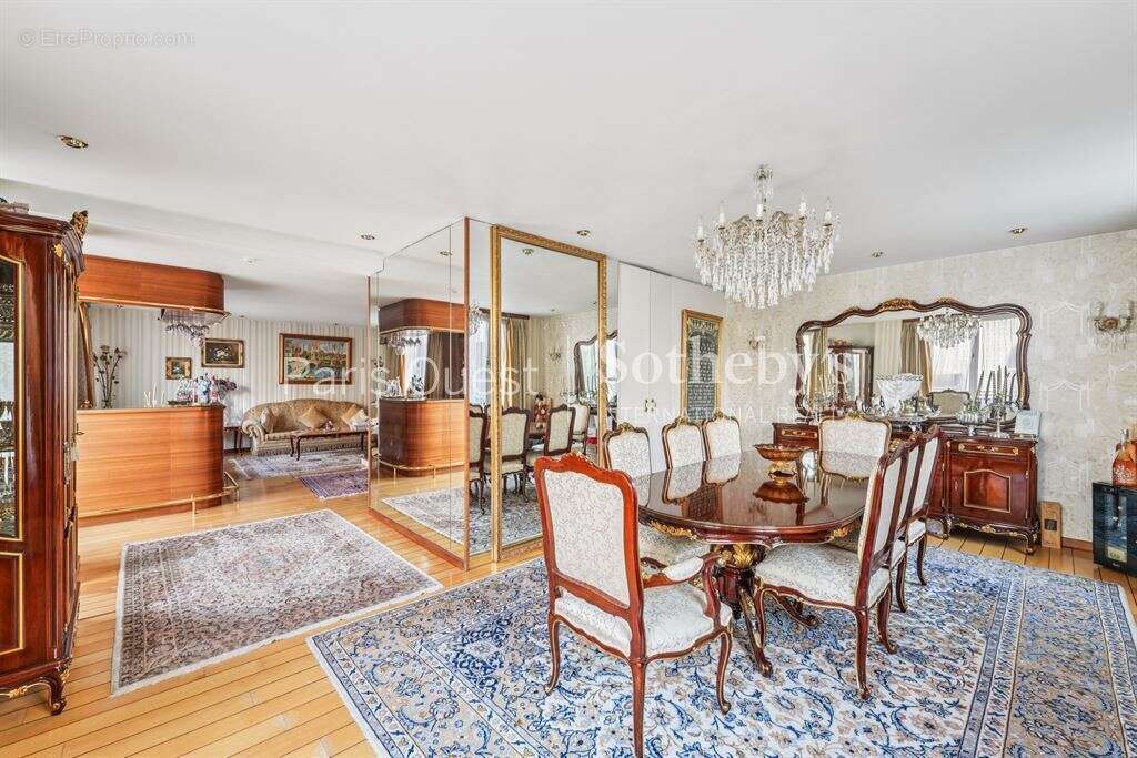 Maison à NEUILLY-SUR-SEINE