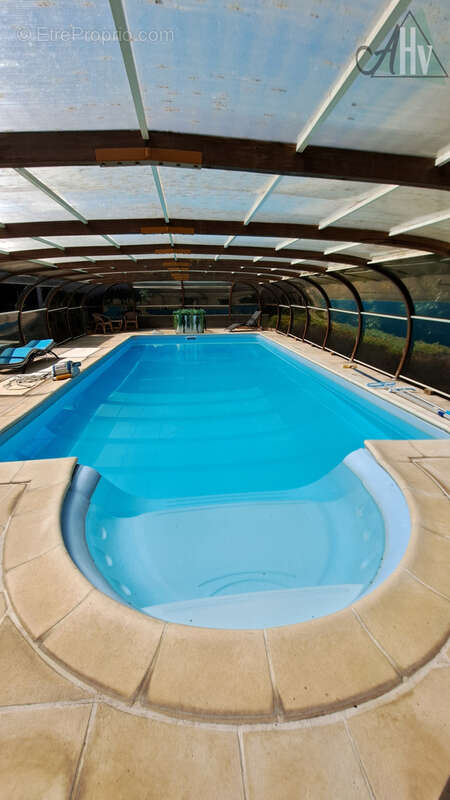 Pont sur Yonne (89) - Maison de 161 m2 avec 4 chambres, sous-sol, piscine et accès direct à l'Yonne. - photo 2