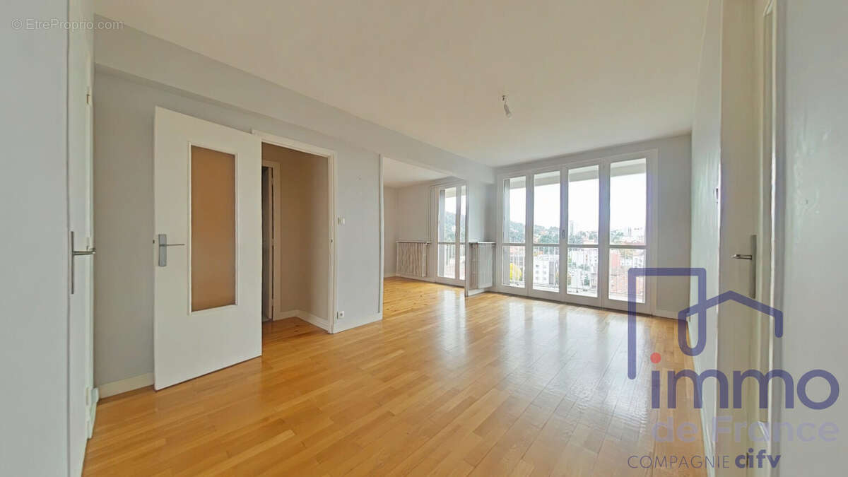Appartement à SAINT-ETIENNE