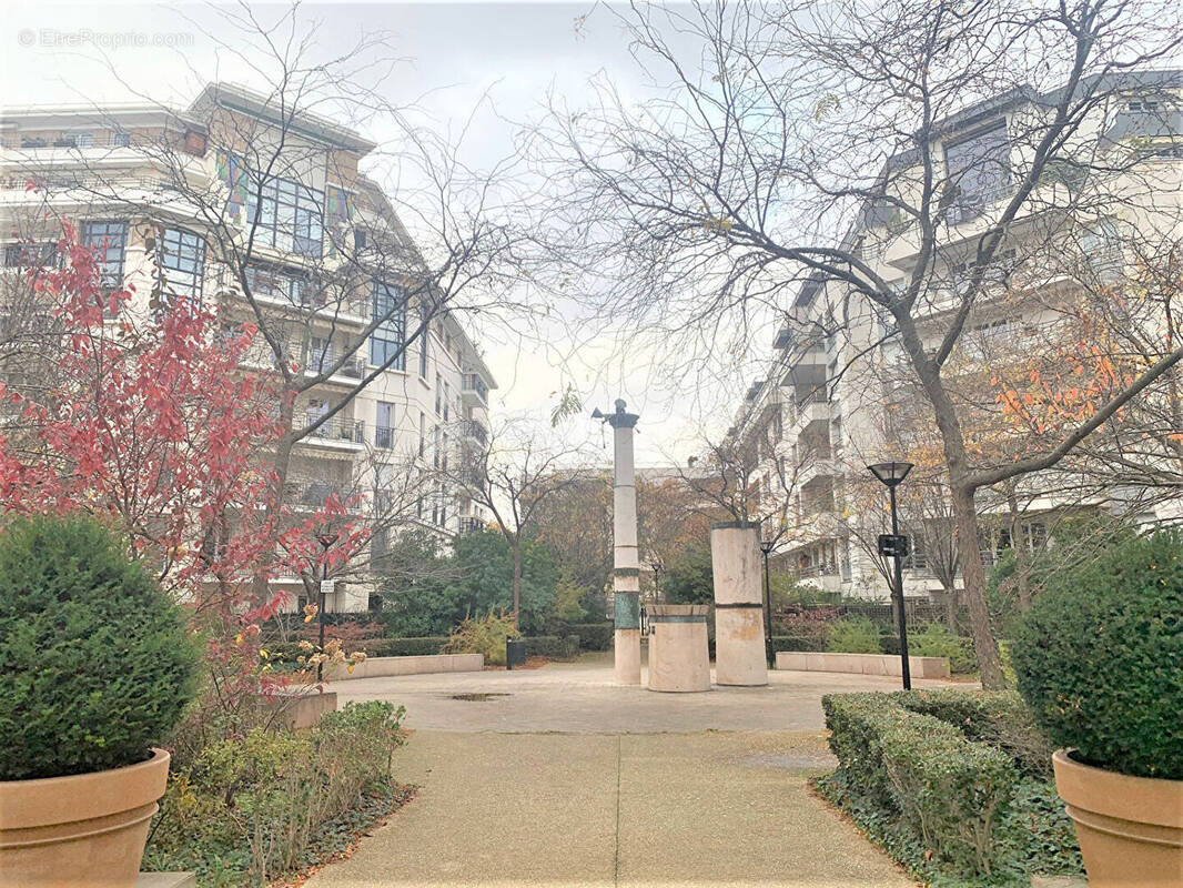 Appartement à COURBEVOIE