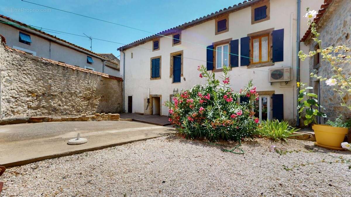 Maison climatisé R+2 avec local commercial  Conilhac Corbieres 7 pièce(s) 166 m2 cours exterieur - photo 3