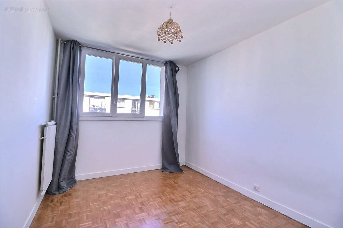 Appartement à FONTENAY-LE-FLEURY