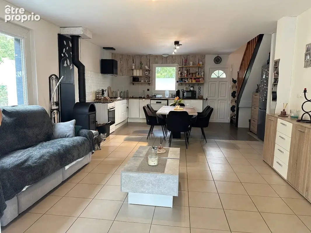 Maison familiale de 110 m² avec jardin arboré à Écommoy - photo 4