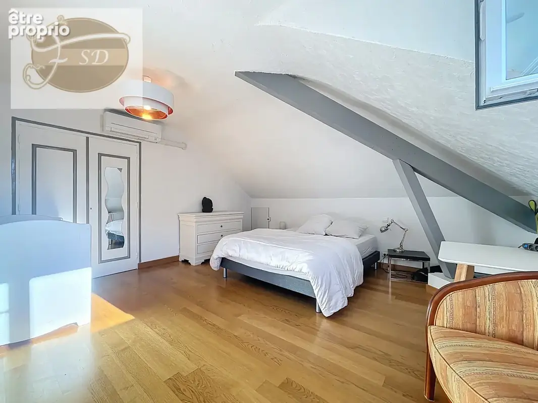 VILLA 7P+C 248m2 - photo 15