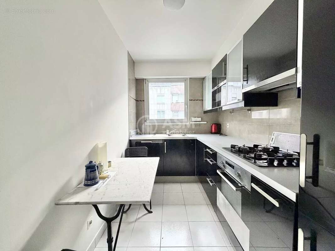 Appartement à COURBEVOIE