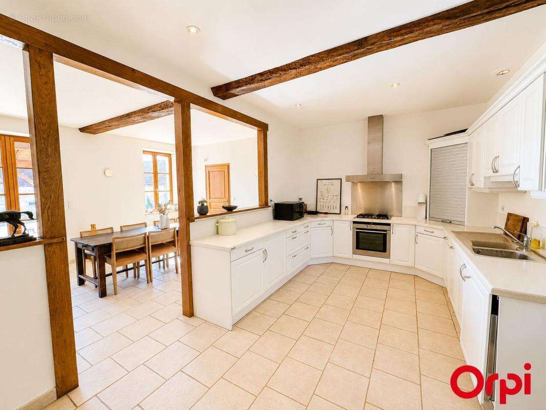 Maison et maison d’amis sur plus de 12 hectares avec étang et cours d’eau – cadre naturel exceptionnel et calme absolu - photo 3