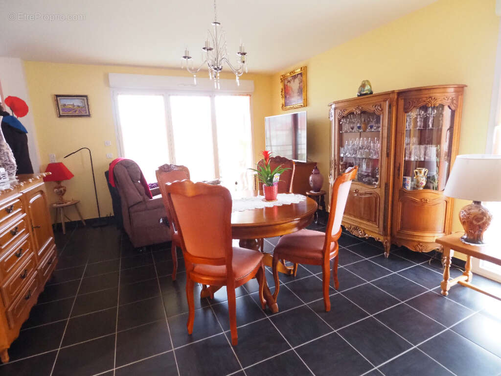 Appartement à CHARMES