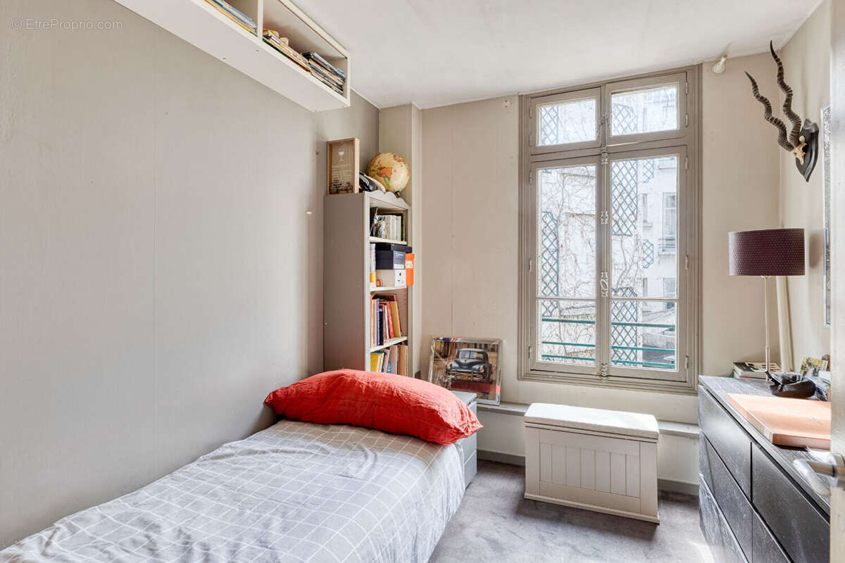 Gros Caillou- Appartement familial de 6 pièces - Lumineux, au calme, fort potentiel - photo 13