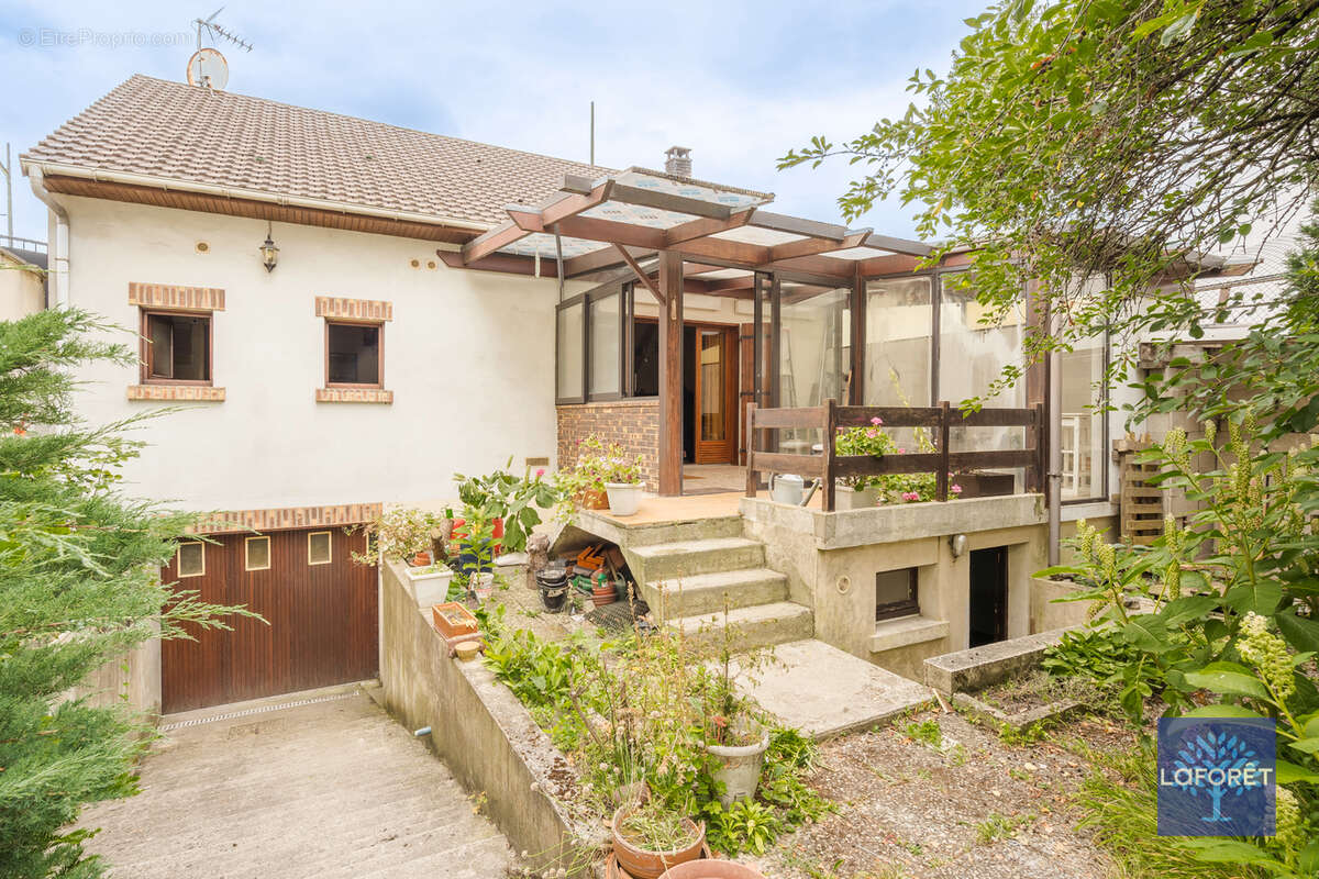 Appartement à LES PAVILLONS-SOUS-BOIS