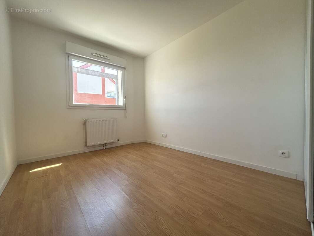 Appartement 60 m² à Saint-Pierre-Du-Perray  - photo 5
