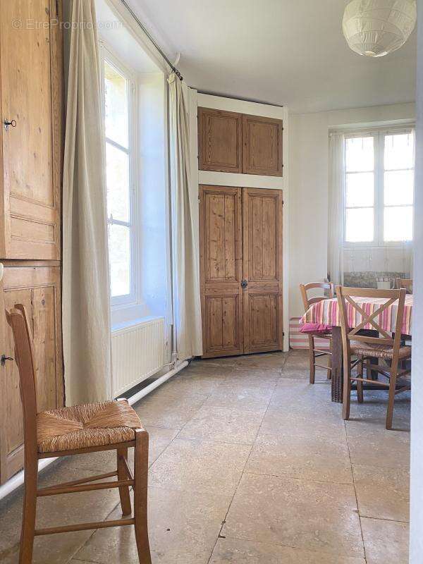 Maison à ARGENCES