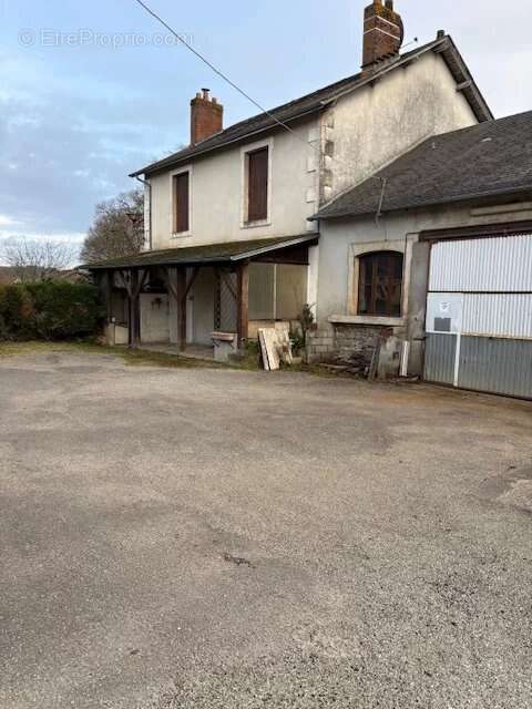 Maison à SAINT-VICTURNIEN