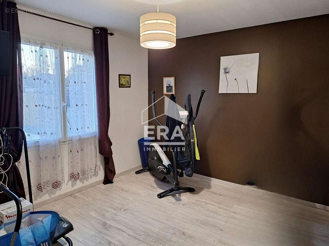 Maison à LA ROCHE-CHALAIS