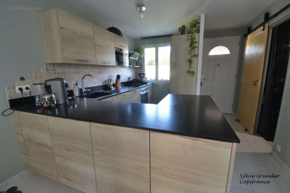 Maison à vendre 4 pièces LANCON PROVENCE (13) avec jardin et piscine - photo 4