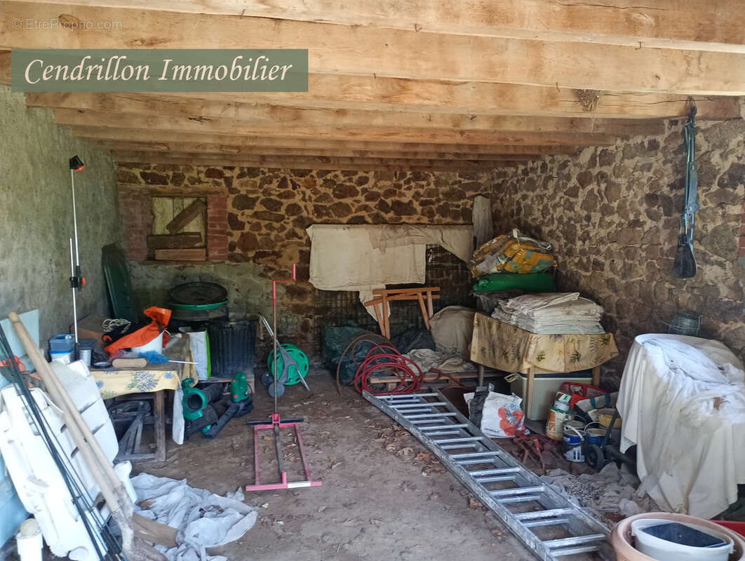 Maison en pierre indépendante avec 3 chambres sur un parc arboré de 4200 m2 avec dépendances  et puits - photo 21
