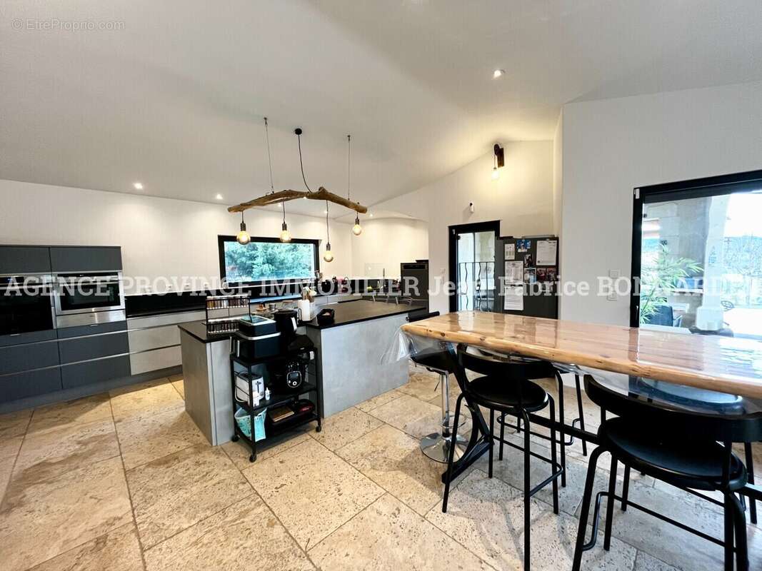 Maison à SAINTE-CECILE-LES-VIGNES