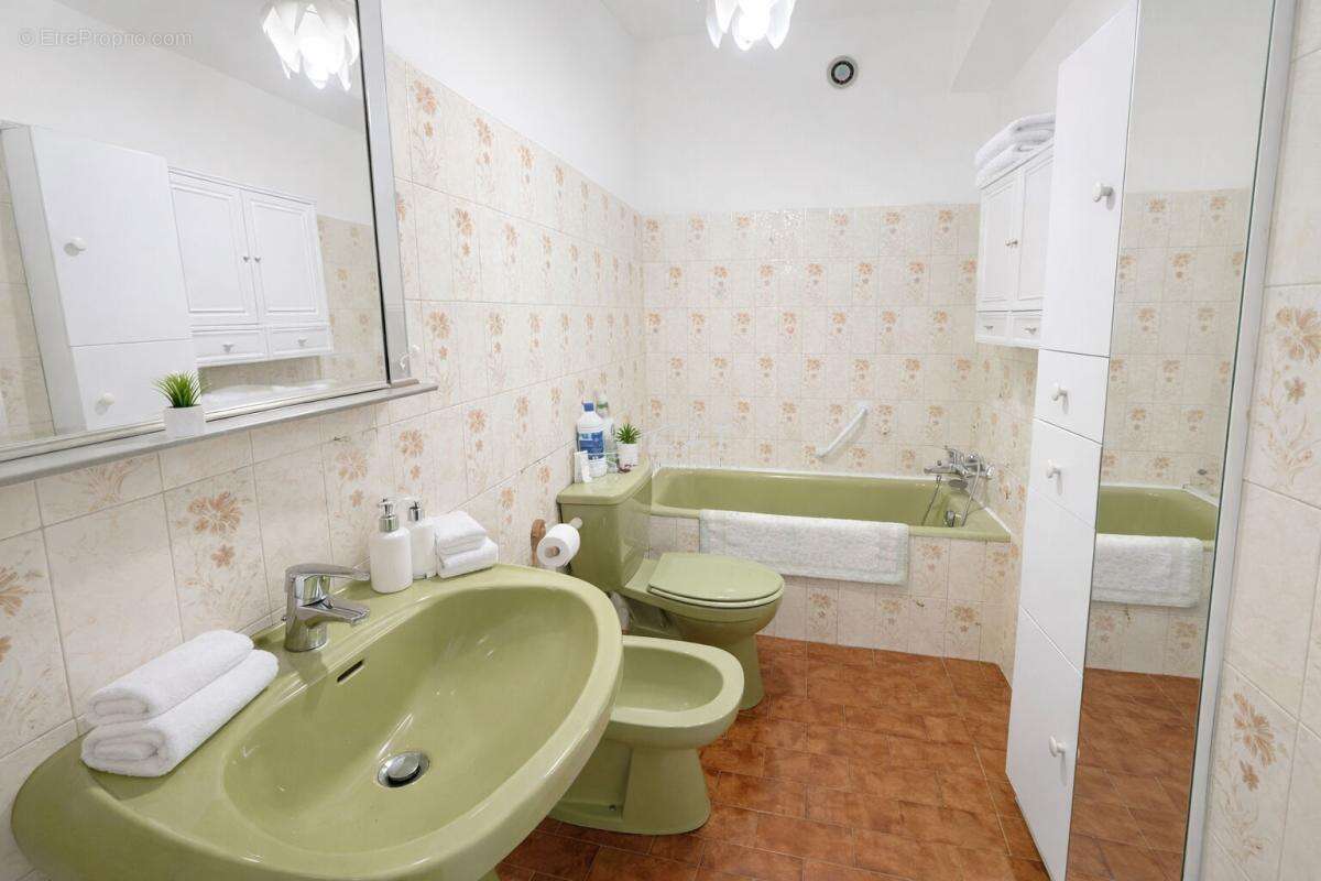 Appartement à MARSEILLE-5E