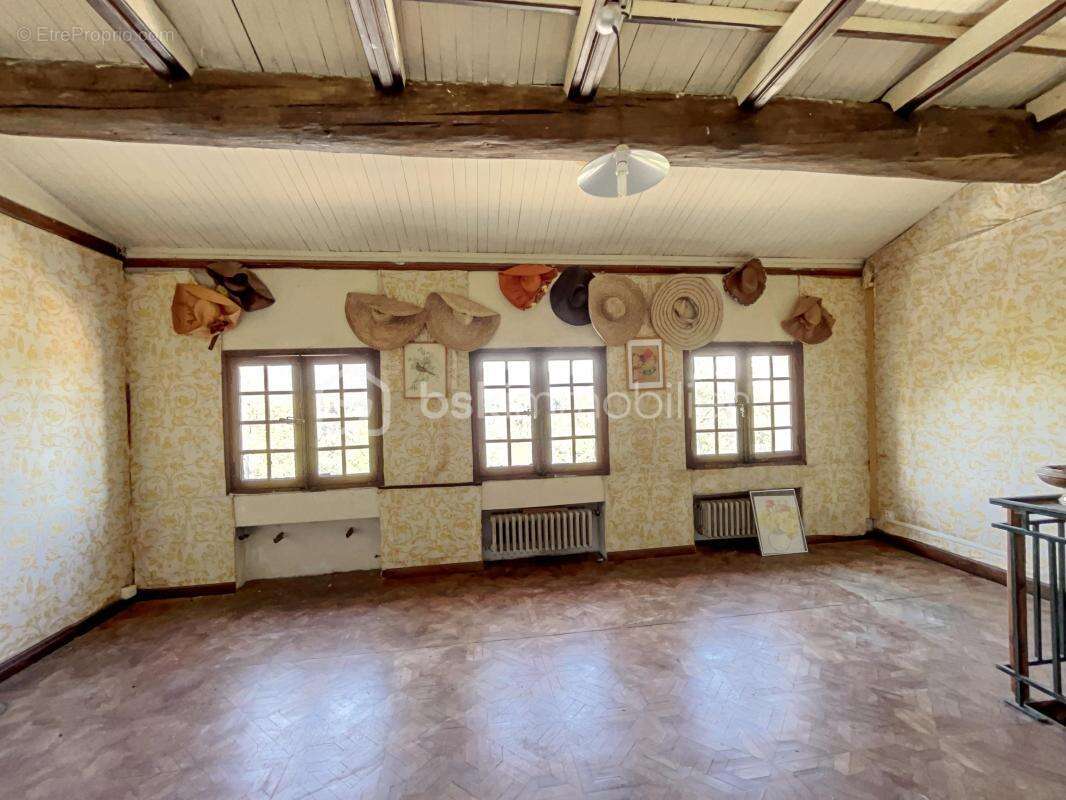 Maison à MENERBES