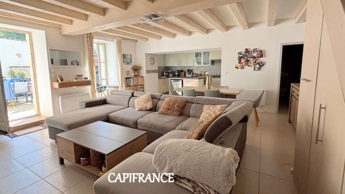 Maison charentaise en pierre - 120 m² habitables - 4 chambres + 1 bureau - TAILLEBOURG au coeur du village - photo 2