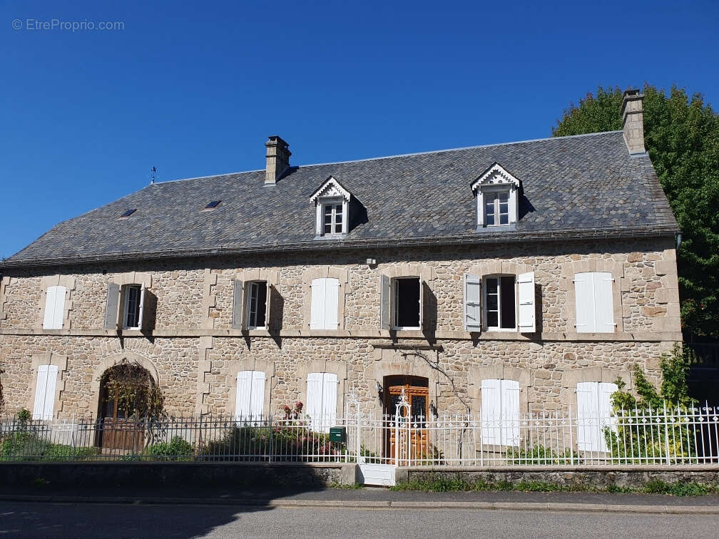 Maison à MARCILLAC-LA-CROISILLE