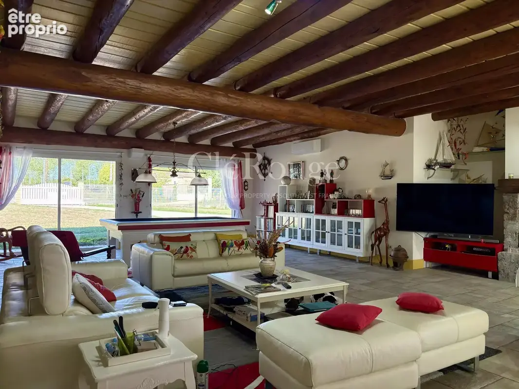 Élégante maison contemporaine avec piscine chauffée, beaux volumes et 5 400 m² de terrain - photo 4