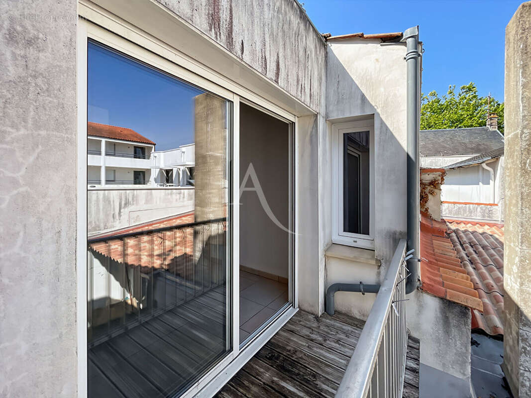 Ensemble immobilier avec local commercial en RDJ et T2 mezzanine à l'étage - photo 14
