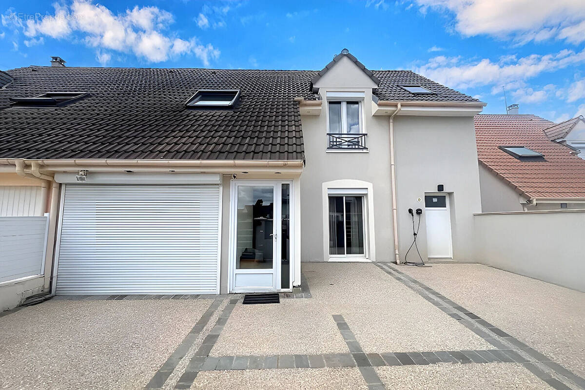 Maison à ROISSY-EN-BRIE