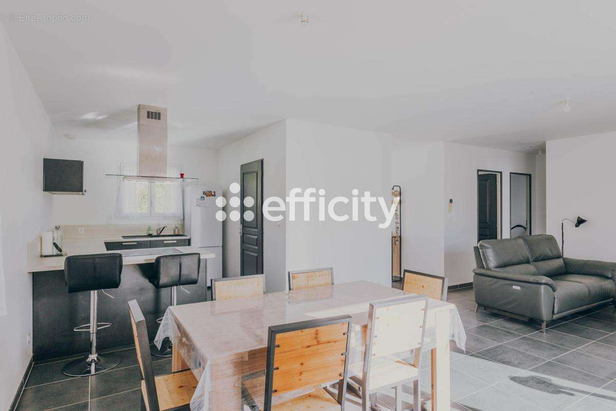 Maison à SAINTE-SOULLE