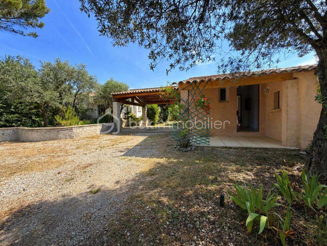 Rare à la vente : propriété avec dépendance indépendante à Saint-Saturnin-les-Apt - photo 18