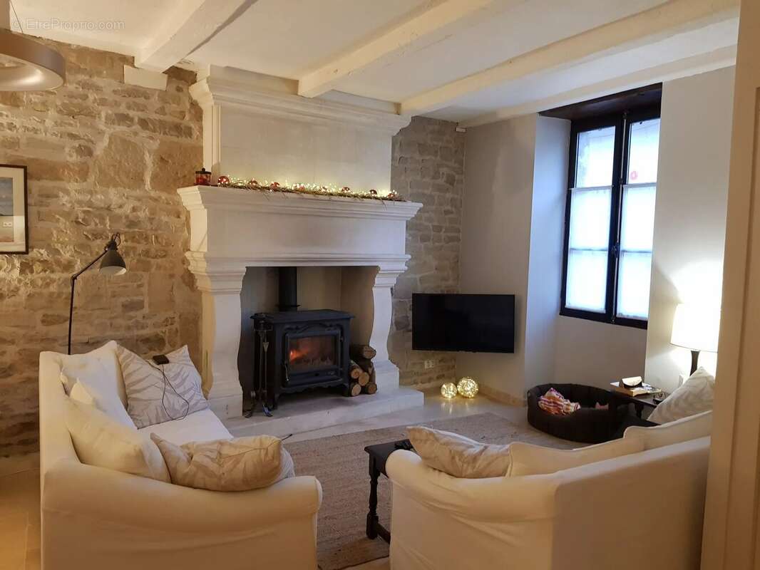 Maison à NANTEUIL-EN-VALLEE