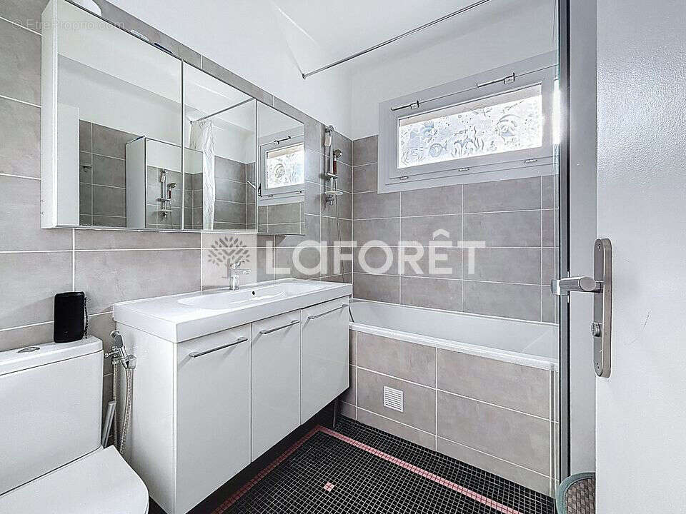 Appartement de standing au dernier étage - T4 de 112 m² - Marseille 8e - photo 10