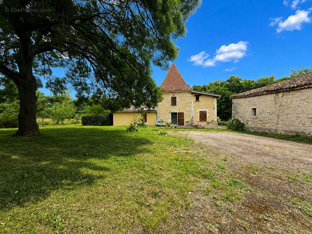 Maison à SAINTE-COLOMBE-DE-VILLENEUVE