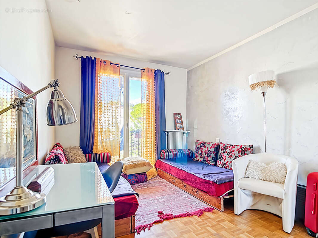 Appartement à MARSEILLE-4E
