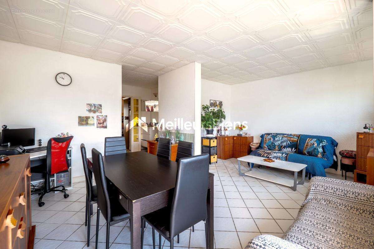 Appartement à FRESNES